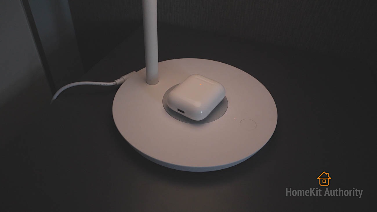 Yeelight Staria Bedside lamp Pro airpods