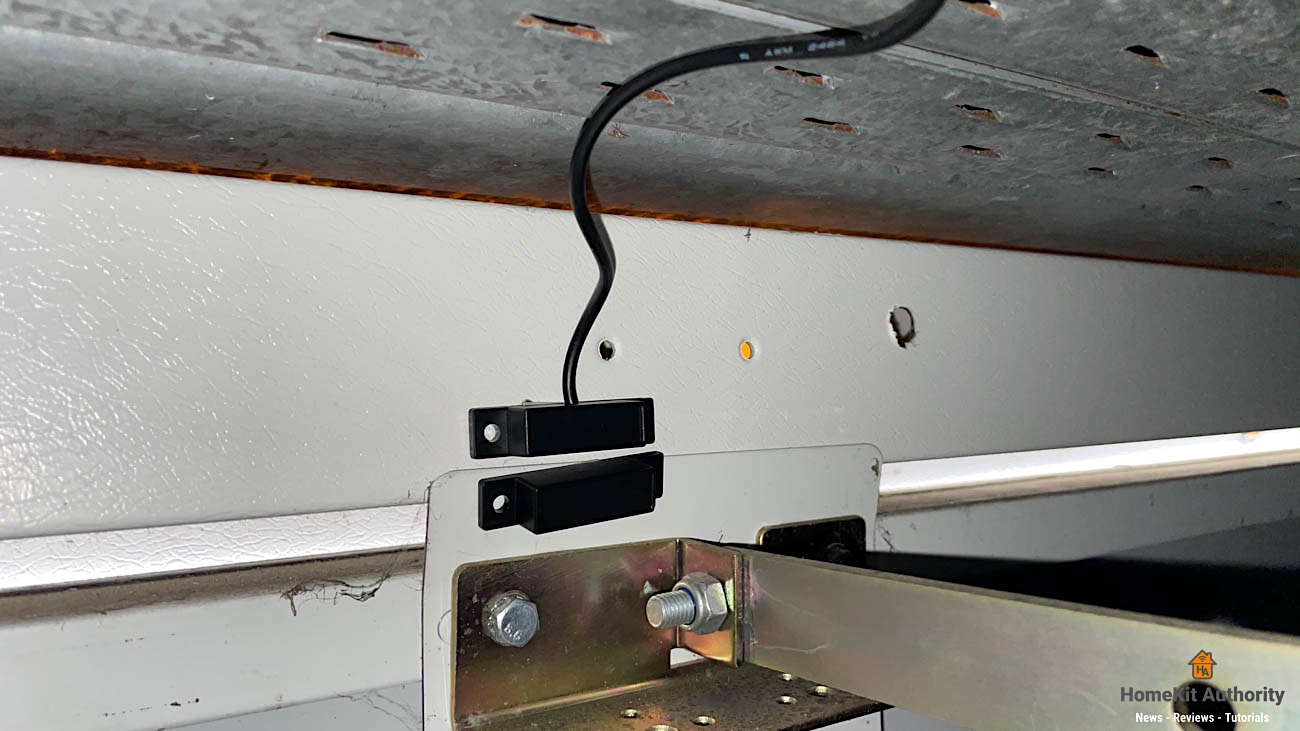 Meross Garage door opener sensor installed on door